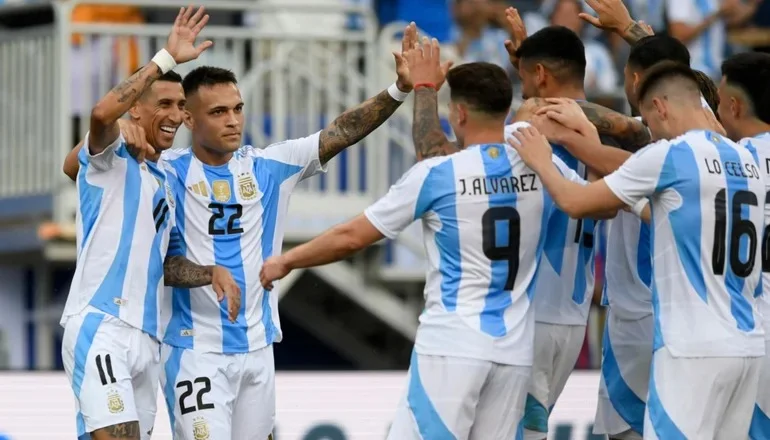 Atento Scaloni: el delantero de la Selección Argentina que puede cambiar de club en Europa